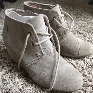 Toms Tan Suede Wedges